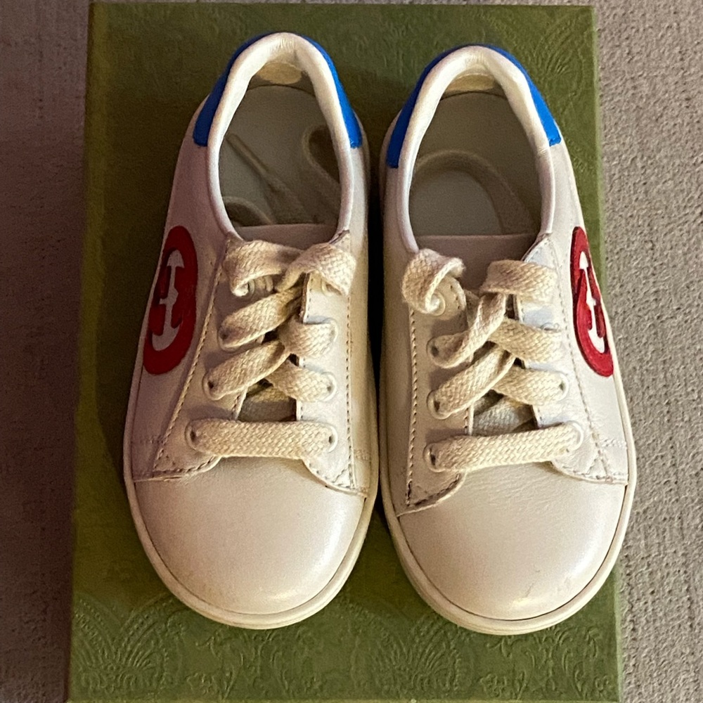 Hi I’m selling a pair of Gucci toddler sneakers size 22